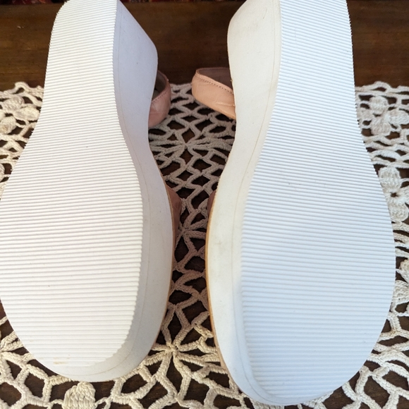 Kenneth Cole Reaction Sandals - Picture 3 of 5